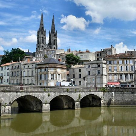 Appartement Lumineux, Wi-Fi Et Parking Prive Niort Bagian luar foto