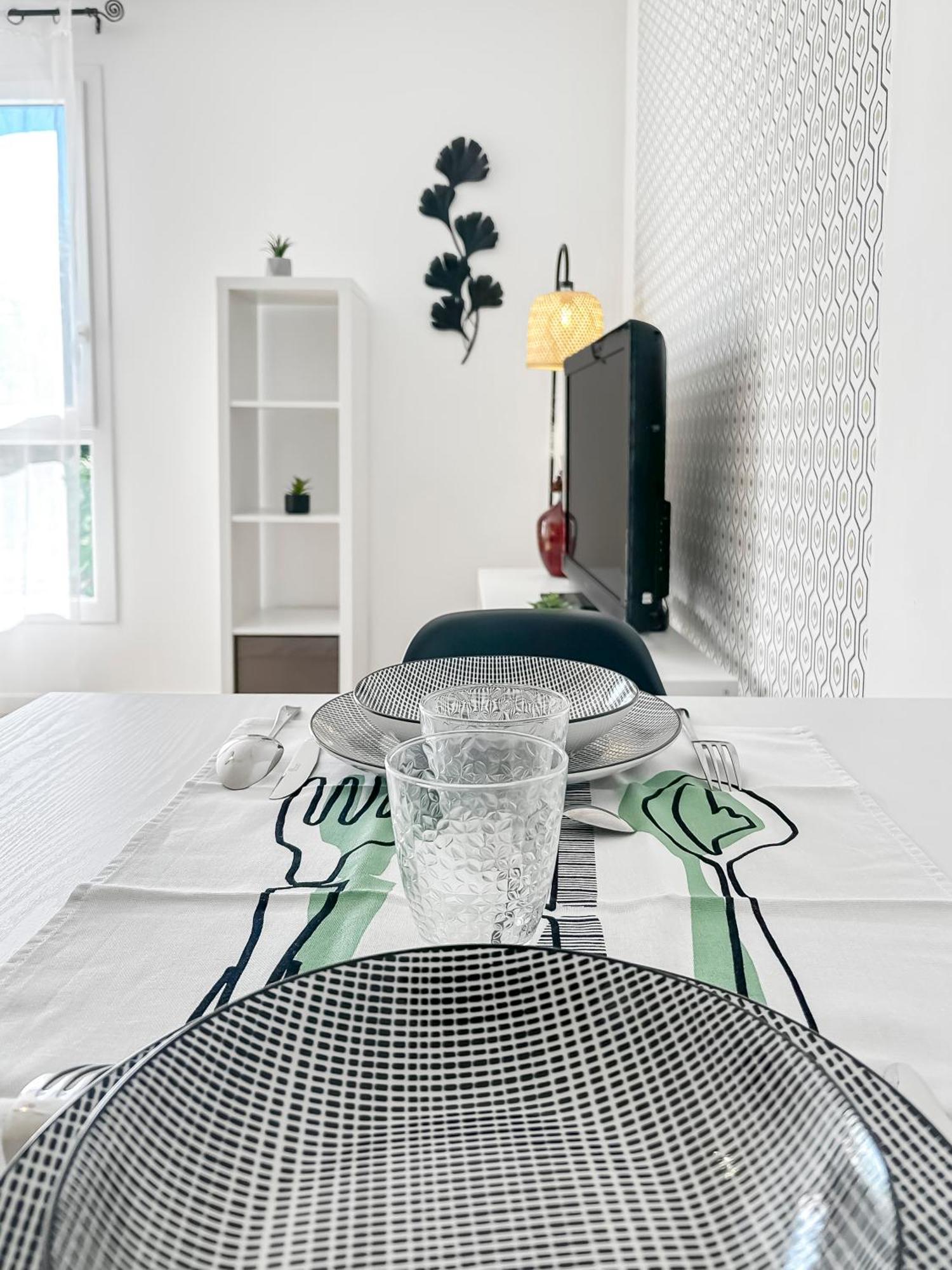 Appartement Lumineux, Wi-Fi Et Parking Prive Niort Bagian luar foto